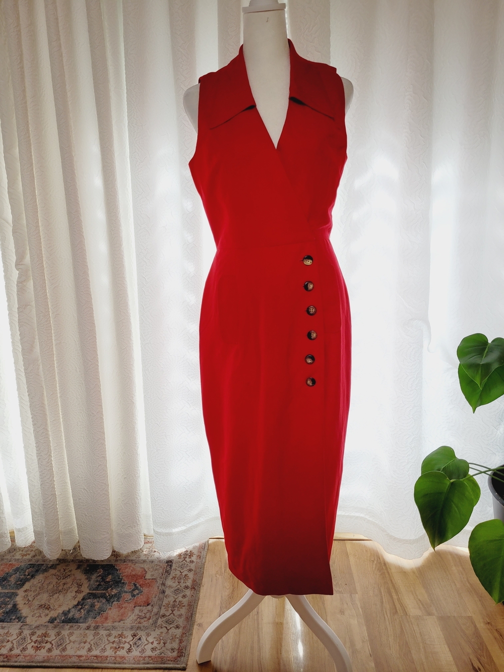 Vintage Sleeveless Red Collared Midi Dress with Side Button Detail